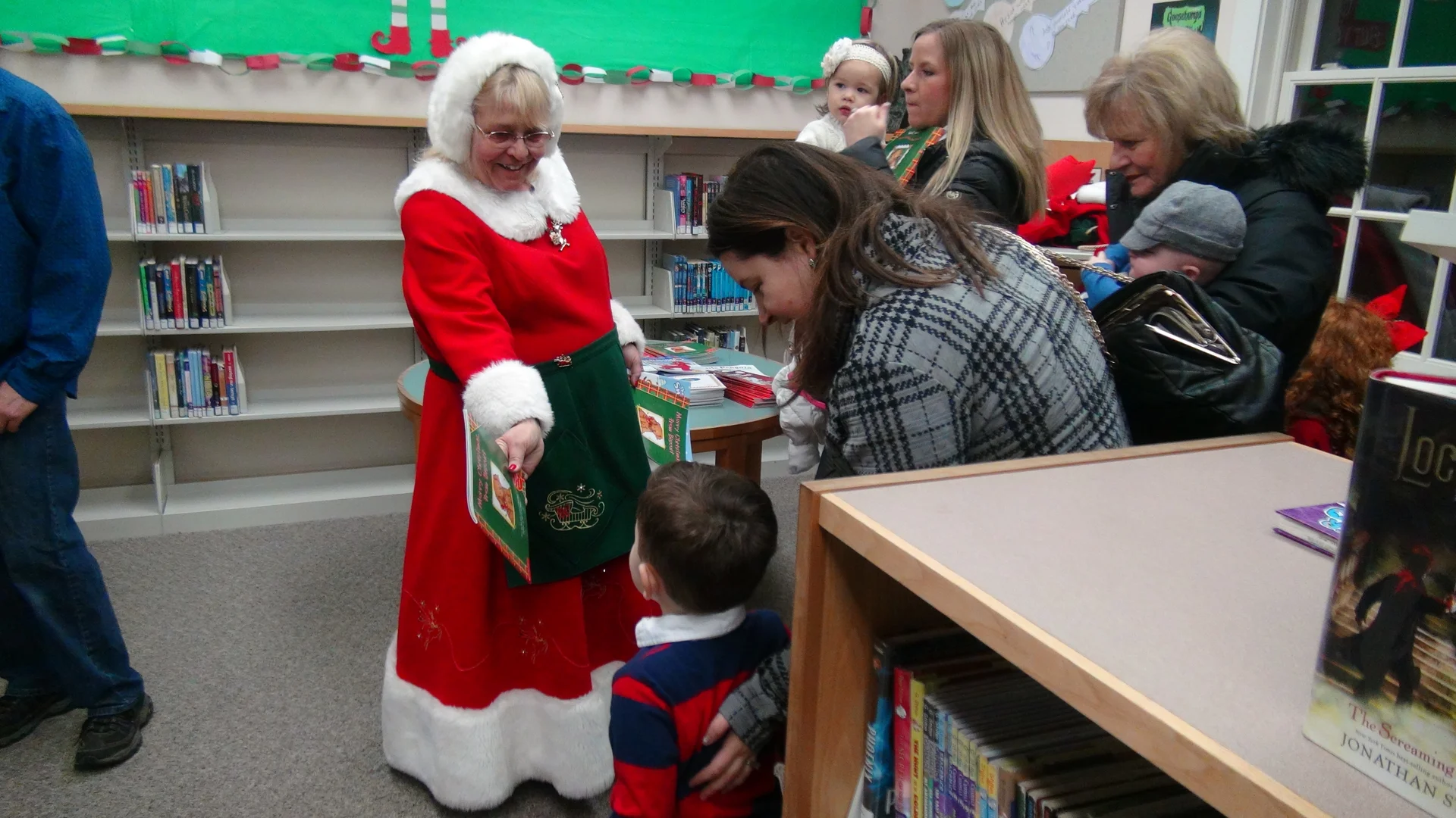 Jenny-Picture-Album-2/097_christmasbookstore2017-1.webp