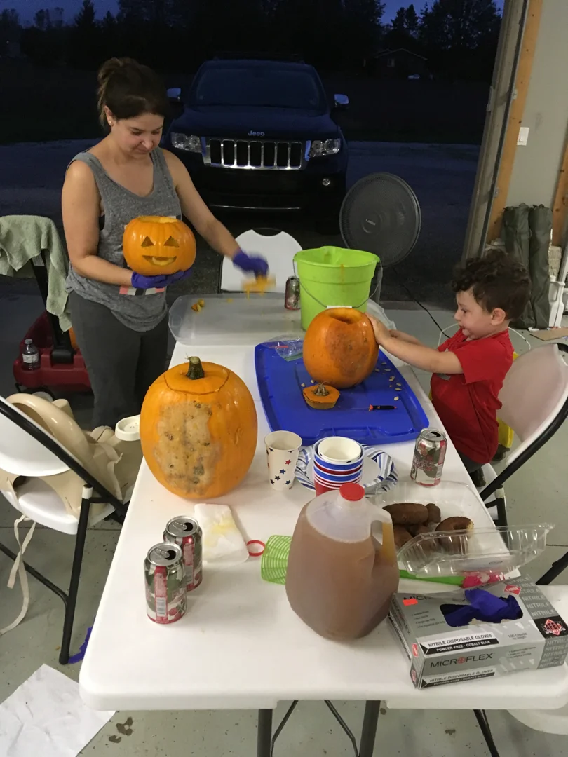 Jenny-Picture-Album-3/038_halloweenpumkincarving2018-1.webp