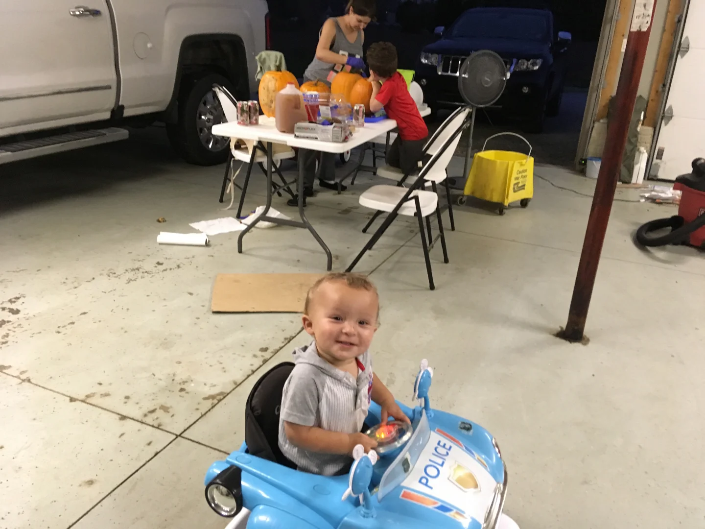 Jenny-Picture-Album-3/039_halloweenpumkincarving2018-2.webp