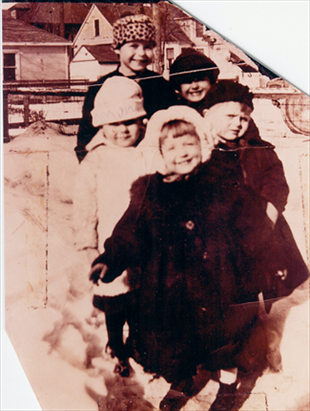Dahl-Family-Historical-Pictures/MarieDahlBender-in-white-hat-Elenore-in-back-and-Bill-Dahl.png