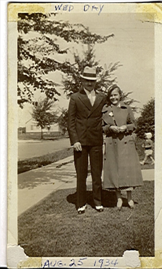 Dahl-Family-Historical-Pictures/MarieDahlBenderAndEdwardBenderWedding-1934.jpg