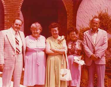 Dahl-Family-Historical-Pictures/MarieDahlBenderWithDahlSiblings.png